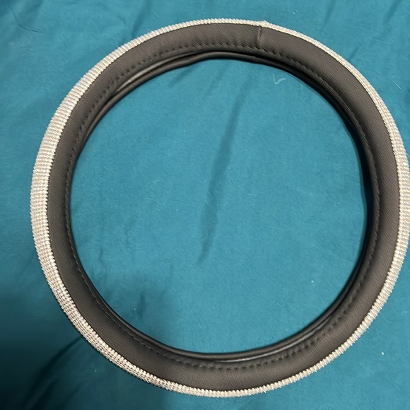 NEW steering wheel cover with bling - Picture 4 of 5